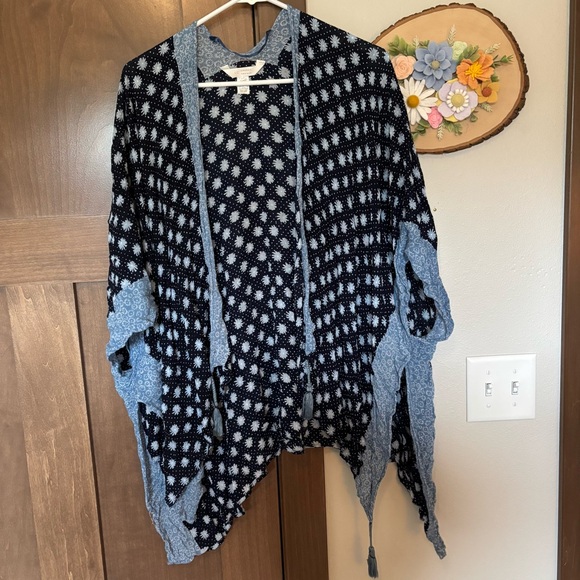 LC Lauren Conrad Blue Daisy Printed Floral Ruana - Picture 2 of 5